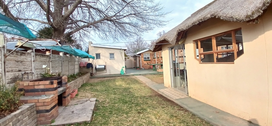 To Let 4 Bedroom Property for Rent in Jordania Free State